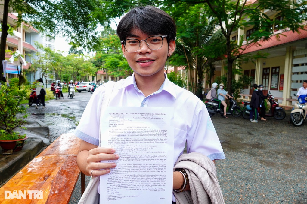 Thí sinh Cần Thơ tự tin đạt 8,5-9 điểm với đề thi văn mang tính thời sự - 1 Thí sinh Cần Thơ tự tin đạt 8,5-9 điểm với đề thi văn mang tính thời sự - 1