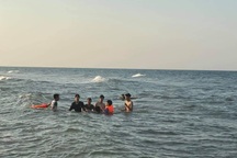 Đại úy công an cứu một học sinh đuối nước trên biển