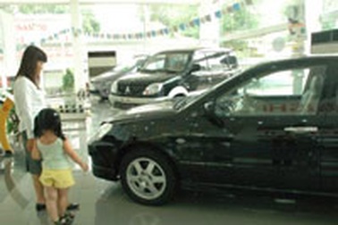 Thị trường ô tô cuối năm: Cung vẫn không đủ cầu