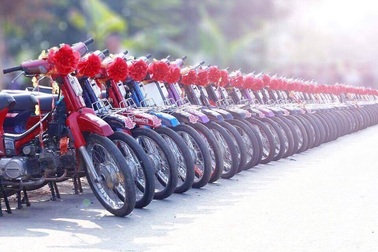 Đám cưới độc đáo rước dâu bằng... dàn xe Dream ở Phú Thọ