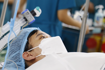 Cận cảnh mổ bắt em bé thông tim bào thai đầu tiên ở Việt Nam