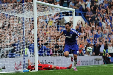 Chelsea “mướt mồ hôi” mới hạ được Leicester