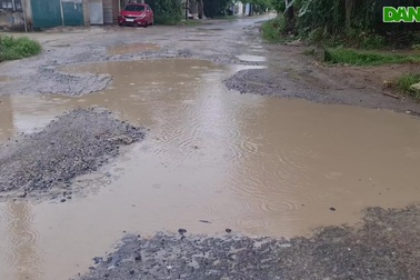 Ám ảnh con đường "đau khổ" nhất thành Vinh