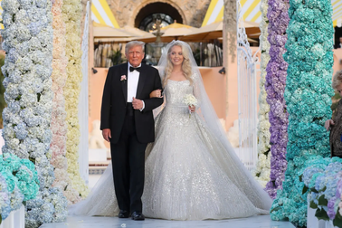 Đám cưới như mơ của gái út nhà ông Trump với bạn trai tỷ phú