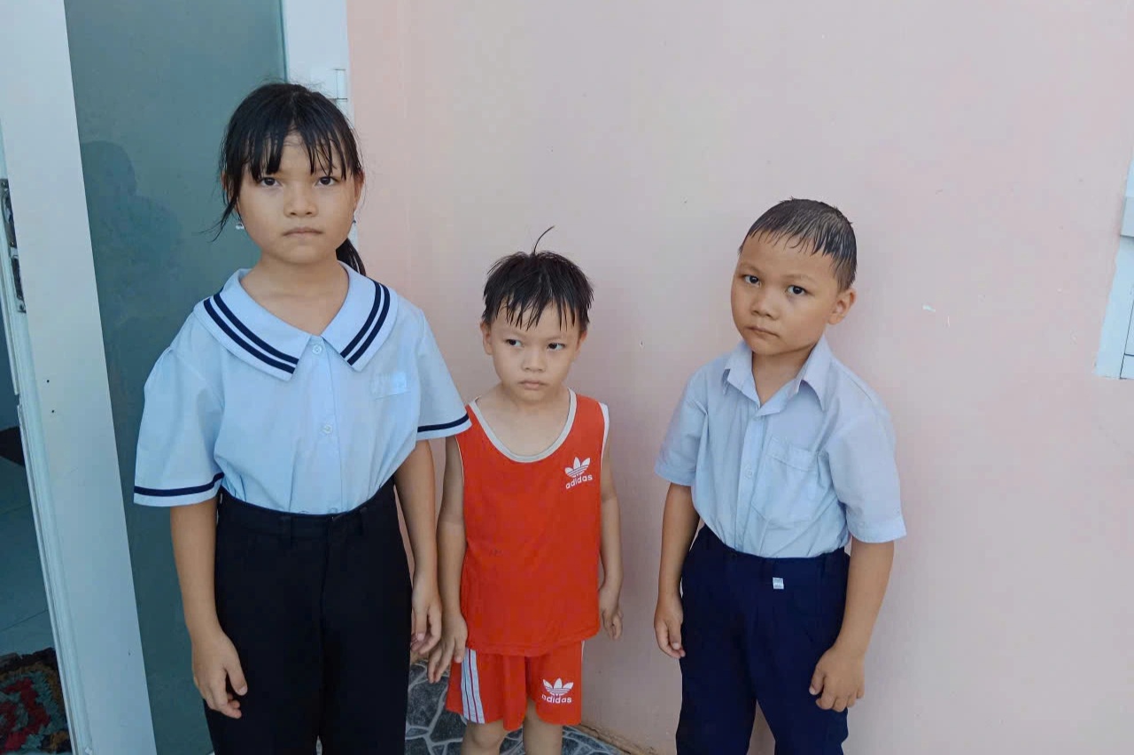 Bố mẹ lần lượt qua đời, 4 đứa trẻ tội nghiệp sống cảnh ly tán - 4 Bố mẹ lần lượt qua đời, 4 đứa trẻ tội nghiệp sống cảnh ly tán - 4