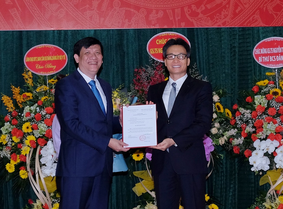 Trao quyết định bổ nhiệm quyền Bộ trưởng Y tế với ông Nguyễn Thanh Long - 1 Trao quyết định bổ nhiệm quyền Bộ trưởng Y tế với ông Nguyễn Thanh Long - 1