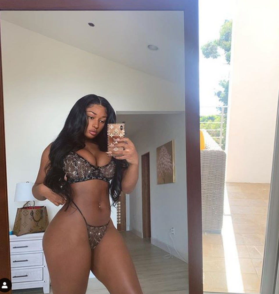 Megan Thee Stallion khoe dáng bốc lửa - 8 Megan Thee Stallion khoe dáng bốc lửa - 8