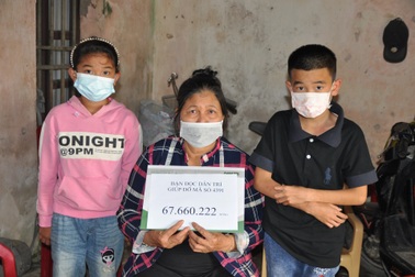 Bạn đọc báo Dân trí hỗ trợ người bố ung thư bàng quang hơn 100 triệu đồng