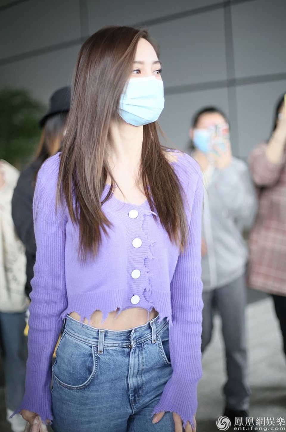 Angelababy lộ thân hình gầy gò đáng báo động - 3 Angelababy lộ thân hình gầy gò đáng báo động - 3