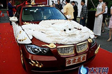 Xe BMW bọc…ngà voi