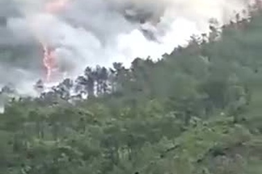 Hiện trường rơi máy bay chở 133 người tại Trung Quốc