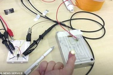 Miếng dán làm từ linh kiện máy bay có thể phát hiện sớm bệnh viêm khớp