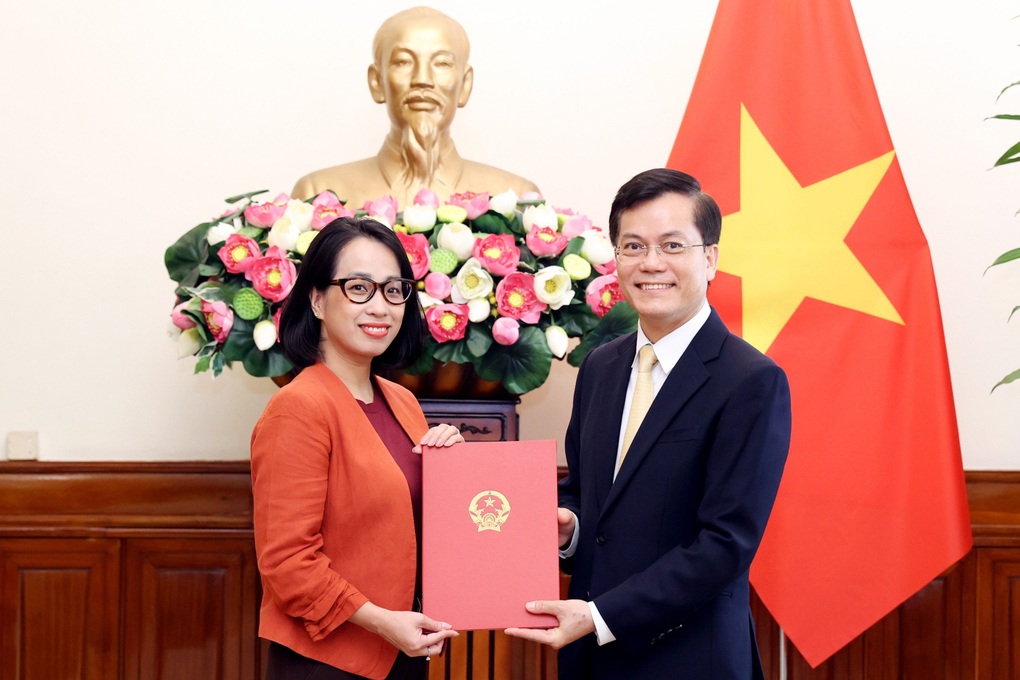 Bà Phạm Thu Hằng làm người phát ngôn Bộ Ngoại giao - 1 Bà Phạm Thu Hằng làm người phát ngôn Bộ Ngoại giao - 1