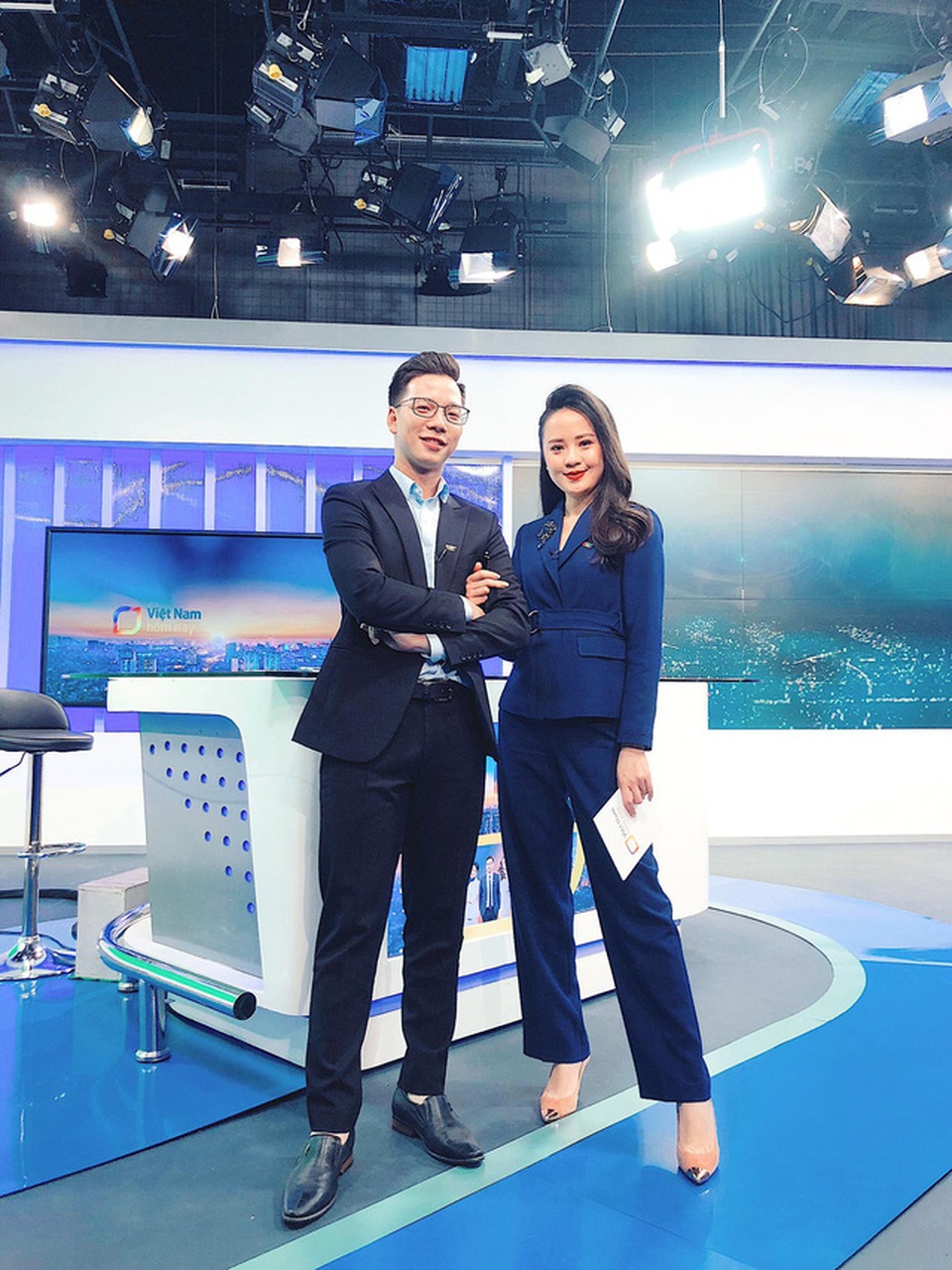 Cô nàng thời tiết Ngọc Bích bất ngờ dẫn bản tin Thời sự 19h - 3