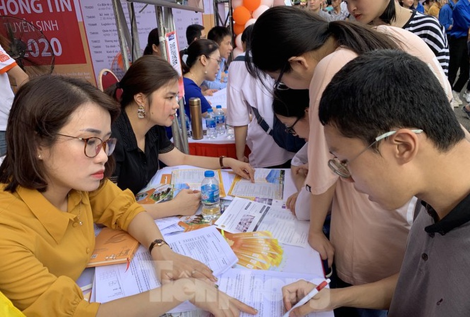 Xét tuyển đại học 2021: Tăng chỉ tiêu có đi kèm chất lượng? - 1 Xét tuyển đại học 2021: Tăng chỉ tiêu có đi kèm chất lượng? - 1