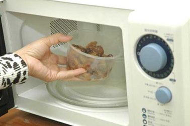 Những lưu ý quan trọng khi dùng đồ nhựa đựng thực phẩm