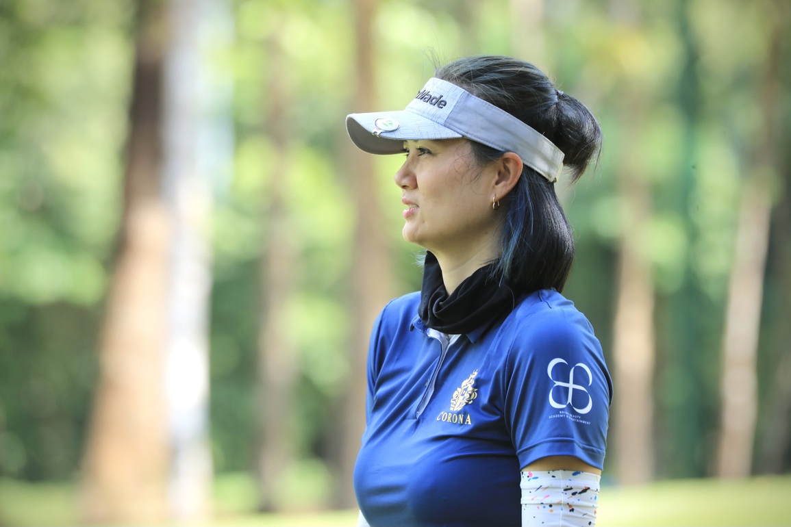Á hậu Huyền My, người đẹp Thanh Tú đọ dáng xinh đẹp trên sân golf - 7 Á hậu Huyền My, người đẹp Thanh Tú đọ dáng xinh đẹp trên sân golf - 7