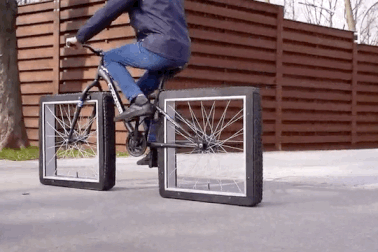 Xem quá trình tự chế một chiếc xe đạp bánh vuông từ ý tưởng "điên rồ"