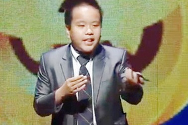 "Thần đồng ngoại ngữ" Đỗ Nhật Nam làm thơ xúc động về động đất Nepal