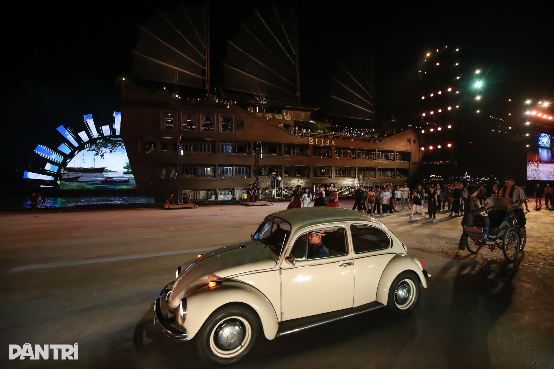 Ấn tượng đêm diễn Dòng sông kể chuyện tại Lễ hội sông nước TPHCM - 5 Ấn tượng đêm diễn Dòng sông kể chuyện tại Lễ hội sông nước TPHCM - 5