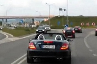 Cố ý ngáng đường xe cấp cứu đang làm nhiệm vụ