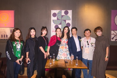 Dustin Nguyễn - Bebe Phạm gây chú ý tại LHP Kim Kê Bách Hoa