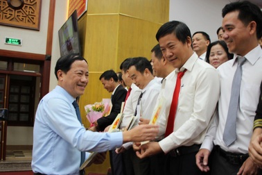 Bí thư Tỉnh ủy Gia Lai: Không để người dân nghèo trên "đất vàng"