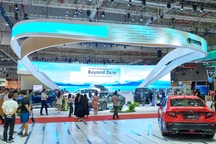 Người Việt "ồ ạt" mua ô tô trong tháng cuối được giảm lệ phí trước bạ