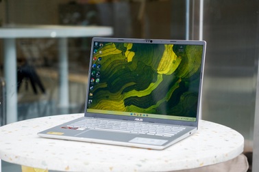 Đánh giá Asus Vivobook S14: Hiệu năng mạnh, pin tốt, màn hình cần cải thiện