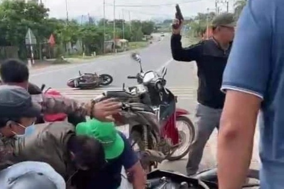 Công an nổ súng trấn áp đối tượng trốn trại - 1 Công an nổ súng trấn áp đối tượng trốn trại - 1