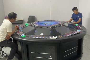 Bắt quả tang nhóm người nước ngoài đánh bạc ở Hải Phòng