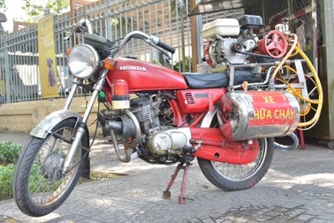 Độc đáo mô tô chữa cháy ở Sài Gòn