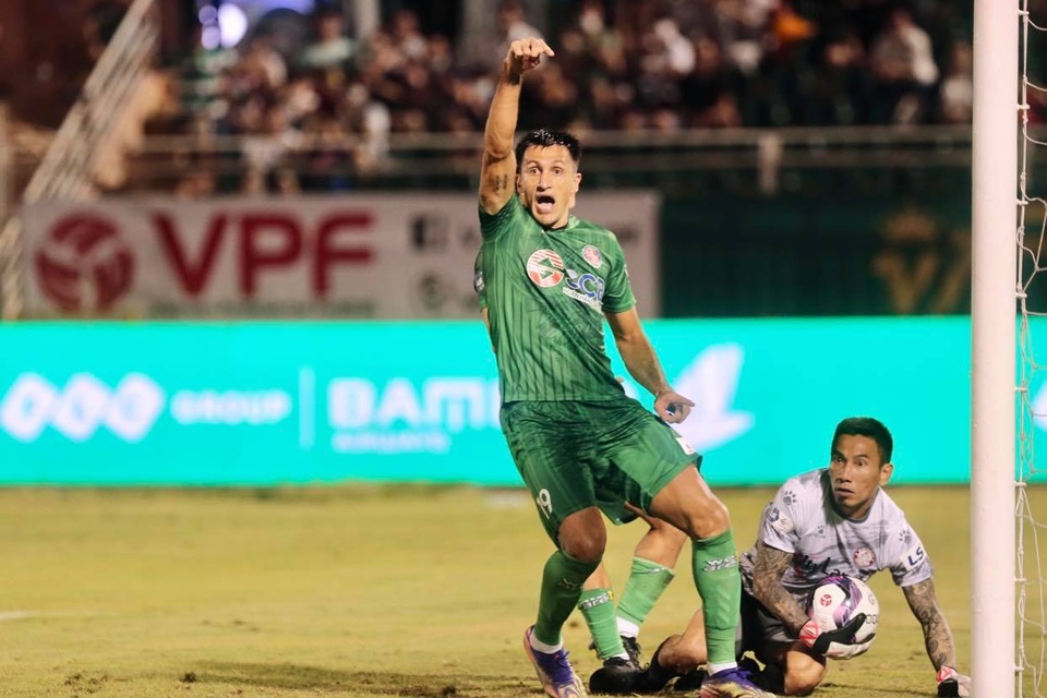 Lee Nguyễn khai hỏa, CLB TPHCM thắng kịch tính Sài Gòn FC - 3 Lee Nguyễn khai hỏa, CLB TPHCM thắng kịch tính Sài Gòn FC - 3