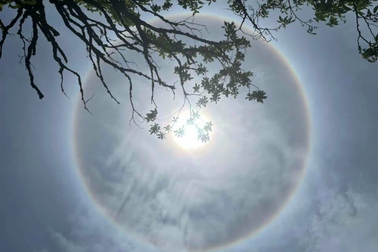 Xôn xao quầng mặt trời lạ xuất hiện giữa trưa ở Lào Cai