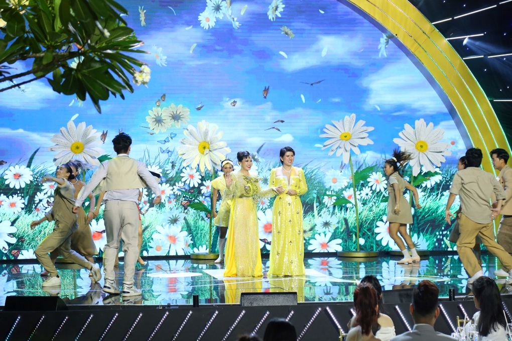 Mỹ phẩm cao cấp Hương Thị của Việt Hương tròn 5 năm tuổi - 4 Mỹ phẩm cao cấp Hương Thị của Việt Hương tròn 5 năm tuổi - 4
