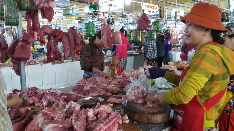Đà Nẵng: Nhộn nhịp phiên chợ Tết ngày cuối năm - 2 Đà Nẵng: Nhộn nhịp phiên chợ Tết ngày cuối năm - 2