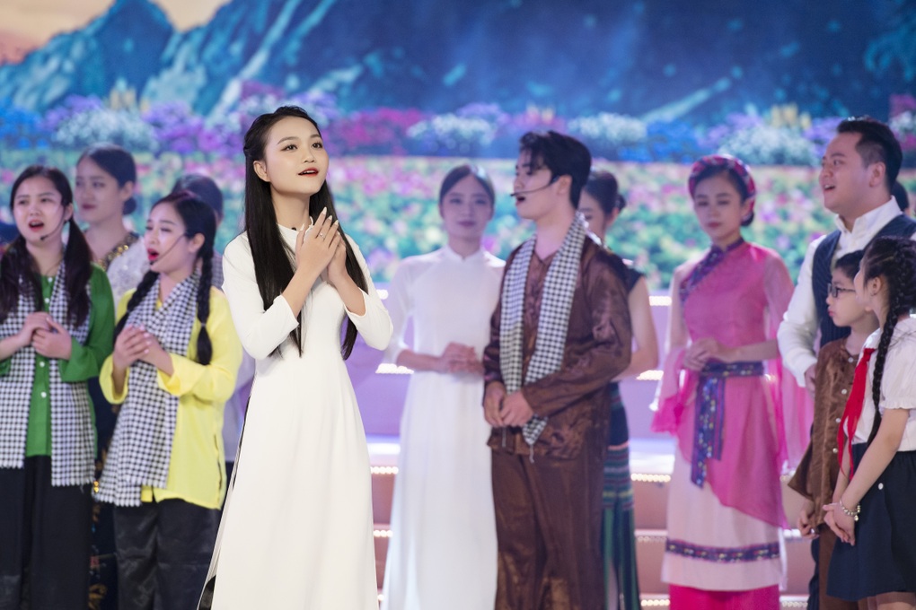 Nghệ sĩ Thanh Phong, Hà Quỳnh Như gây xúc động khi diễn ca kịch về Bác - 4