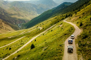 Vợ chồng ở Hà Nội tự lái 2.400km, ngủ lều du mục, khám phá Trung Á - 5