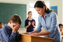 Cô giáo dạy thêm bị tố đánh nam sinh 20 roi do... làm nhầm bài tập