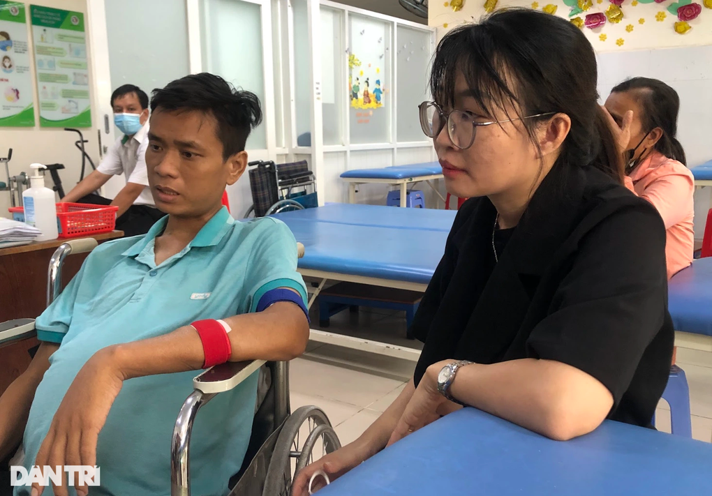 Vợ kiệt sức nuôi 2 con, chăm chồng bạo bệnh: Vẫn tin có phép màu xảy ra - 5 Vợ kiệt sức nuôi 2 con, chăm chồng bạo bệnh: Vẫn tin có phép màu xảy ra - 5