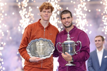 Jannik Sinner thừa nhận Carlos Alcaraz "giỏi hơn"