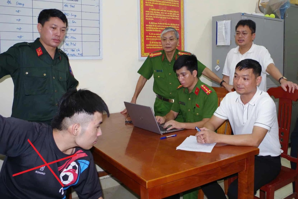 Đâm trọng thương bạn game rồi cầm dao cố thủ trong nhà - 1 Đâm trọng thương bạn game rồi cầm dao cố thủ trong nhà - 1