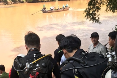 Lật thuyền chở nhóm người thả cá phóng sinh, 2 người đuối nước thương tâm