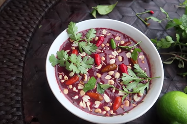 “Tim đập, chân run” nếm thử món tiết canh cá ở Tây Bắc