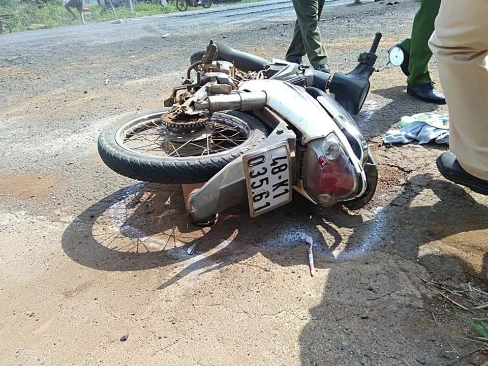 Bà tử vong, mẹ và con nguy kịch vì bị xe tải lùi trúng - 2 Bà tử vong, mẹ và con nguy kịch vì bị xe tải lùi trúng - 2