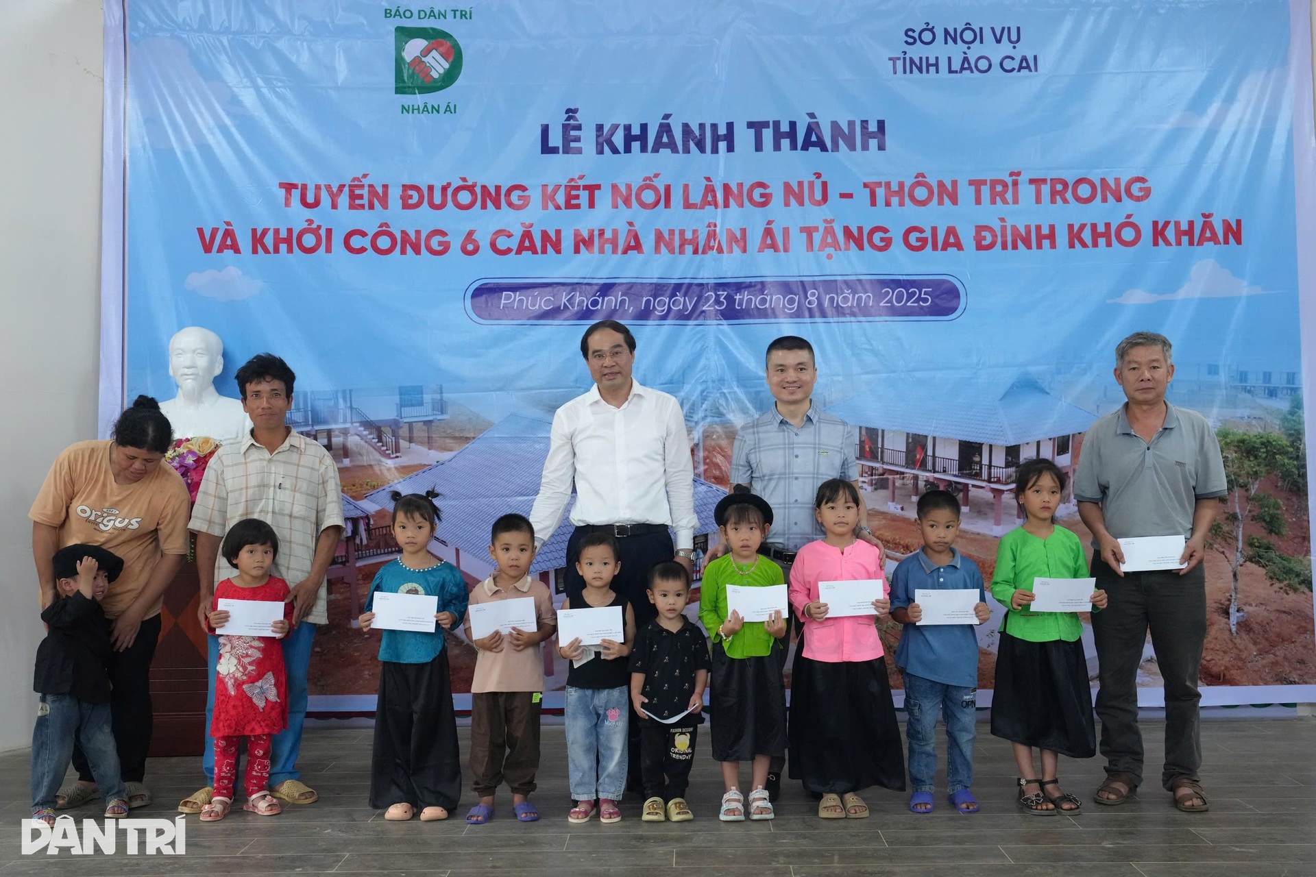 Khánh thành tuyến đường Làng Nủ, công trình xây dựng bằng cả yêu thương - 16 Khánh thành tuyến đường Làng Nủ, công trình xây dựng bằng cả yêu thương - 16