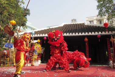 Hội làng "giữa phố" ngày Giỗ Tổ Hùng Vương