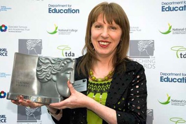 Cô giáo tiểu học và lời hứa với vị phụ huynh sắp qua đời