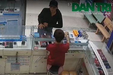 Nam thanh niên đi ô tô, vào cửa hàng cướp 3 điện thoại