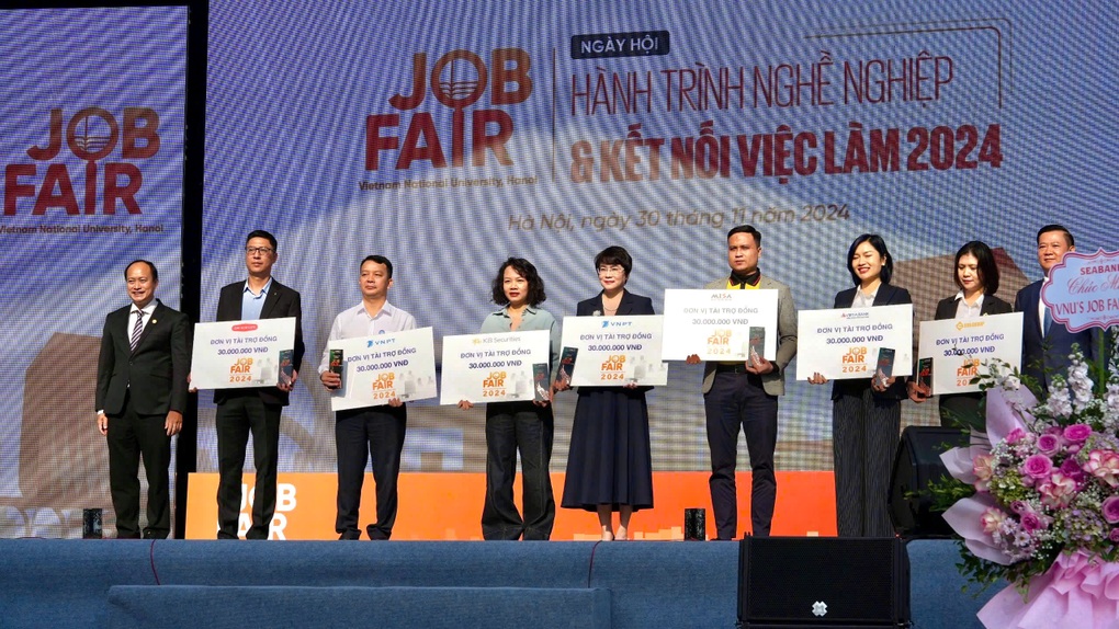 Chứng khoán KB Việt Nam lần thứ 2 liên tiếp được vinh danh tại giải thưởng CSI 2024 - 3 Chứng khoán KB Việt Nam lần thứ 2 liên tiếp được vinh danh tại giải thưởng CSI 2024 - 3